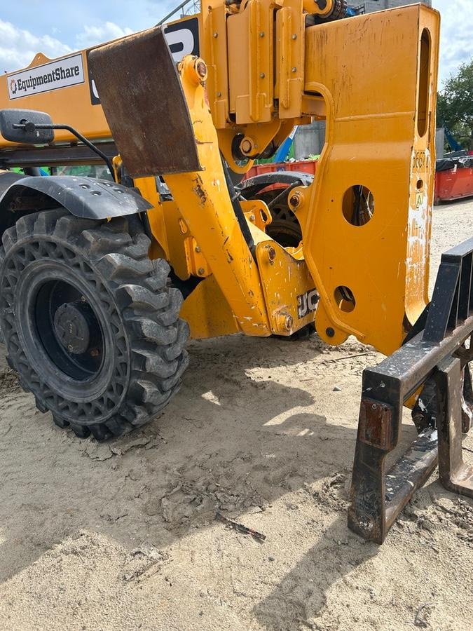 2020 JCB 510-56