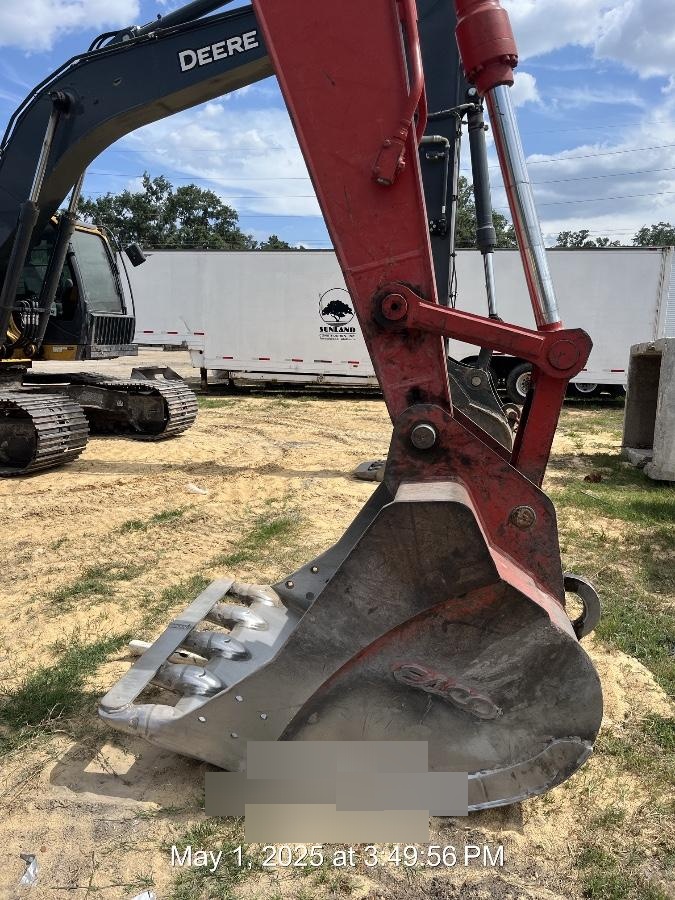 2017 CASE 36" Bucket - Case