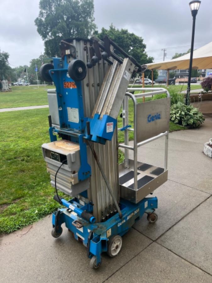 2019 GENIE AWP-30S
