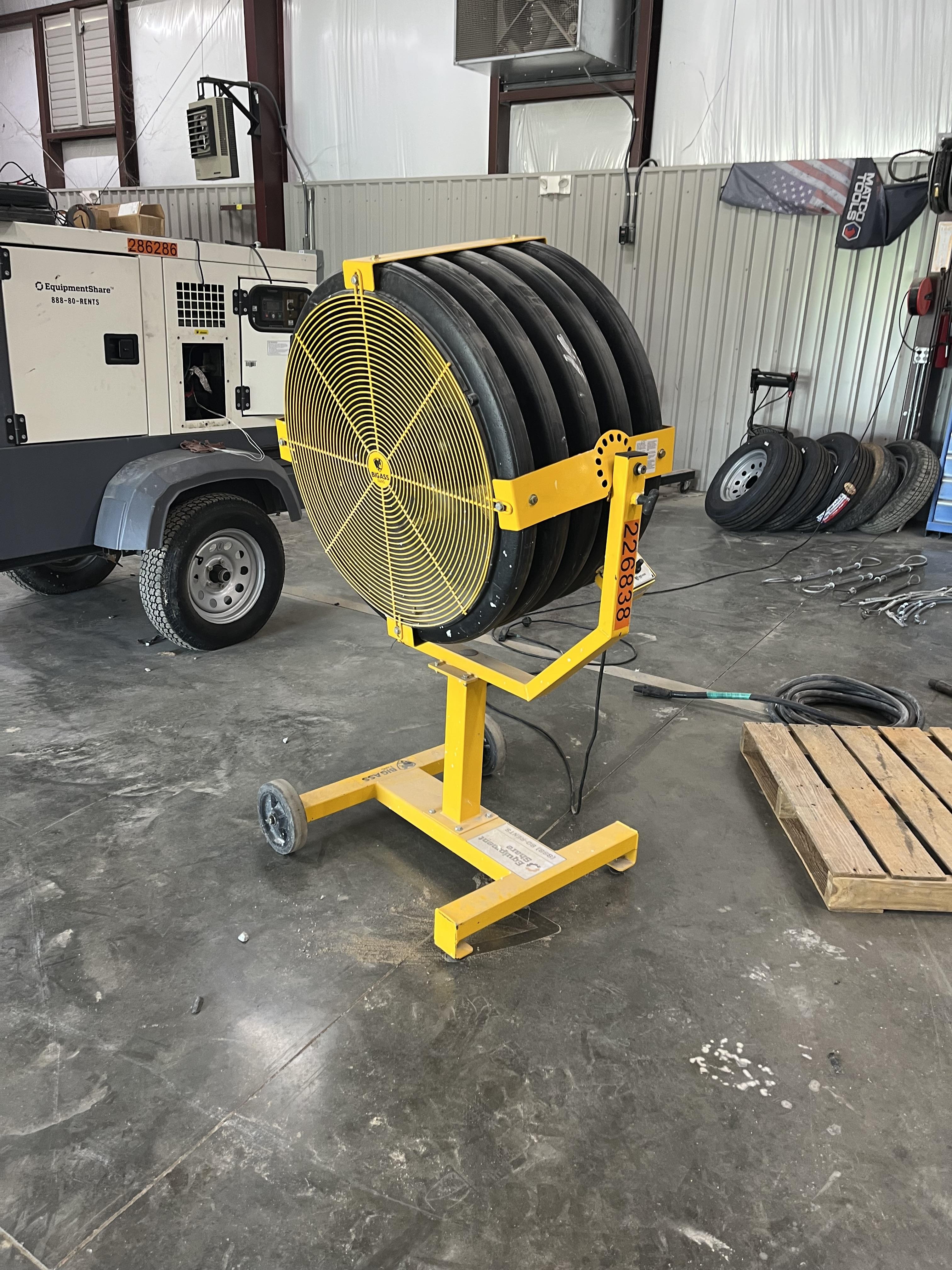 2022 BIG ASS FANS Yellow Jacket