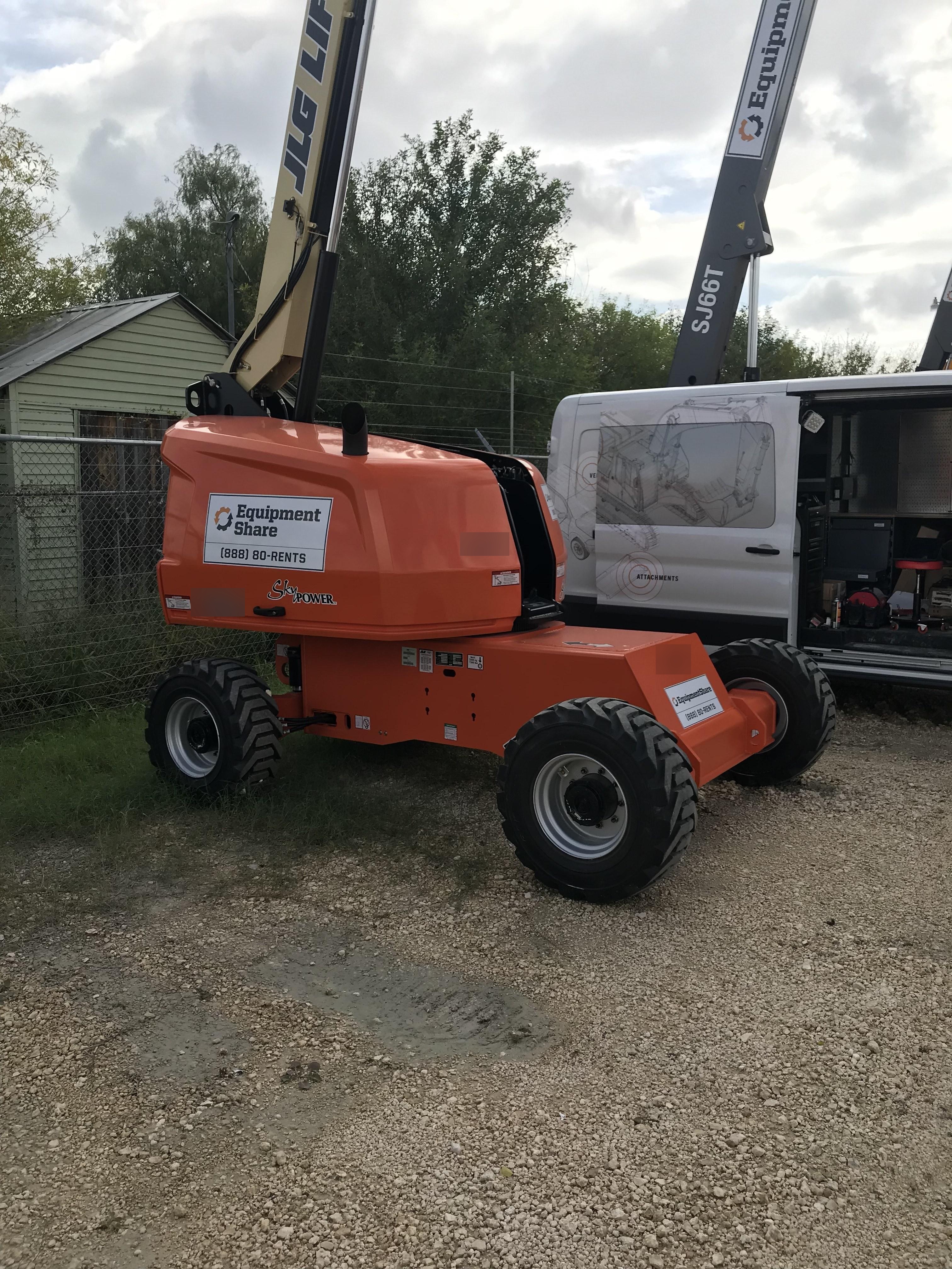 2019 JLG 400S