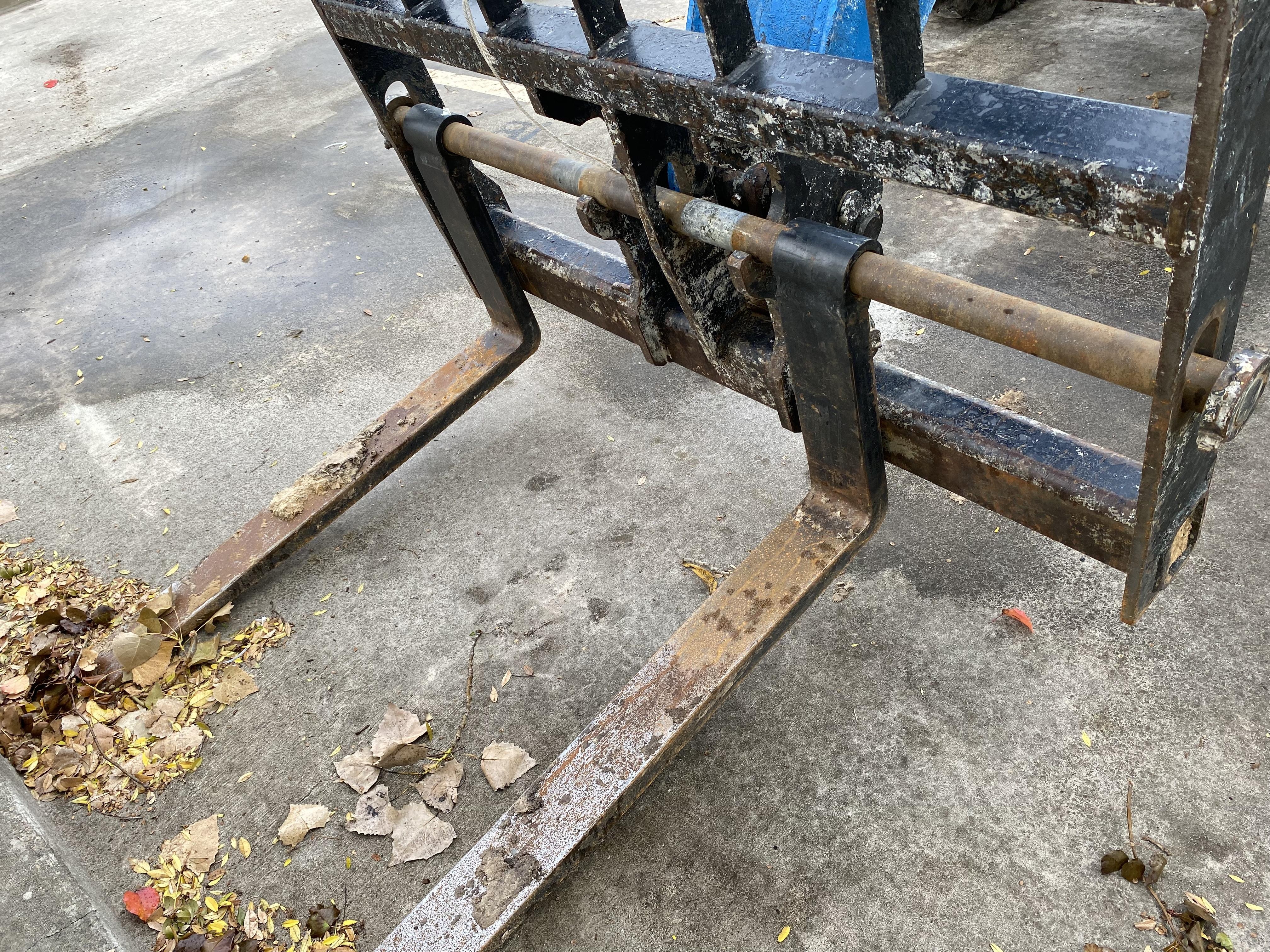 2018 GENIE GTH-1056