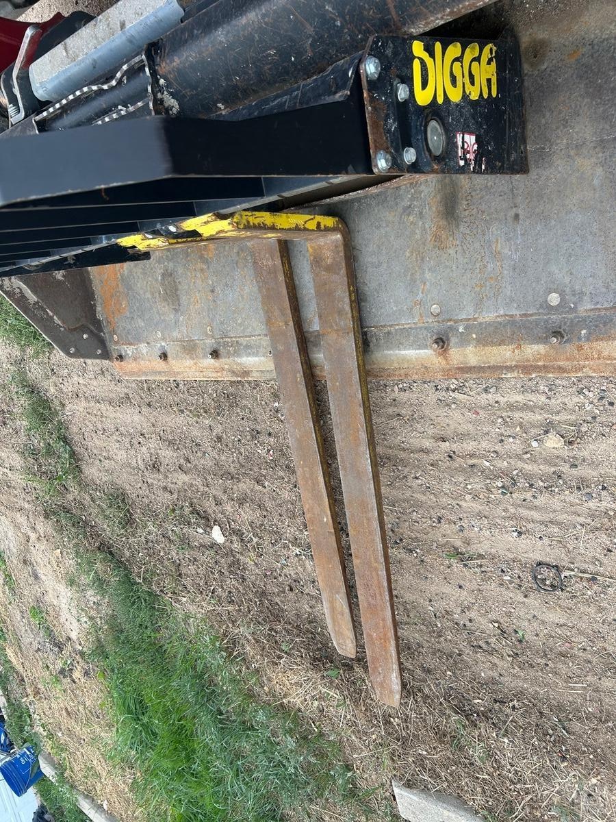 2022 DIGGA 48" Pallet Forks - Digga