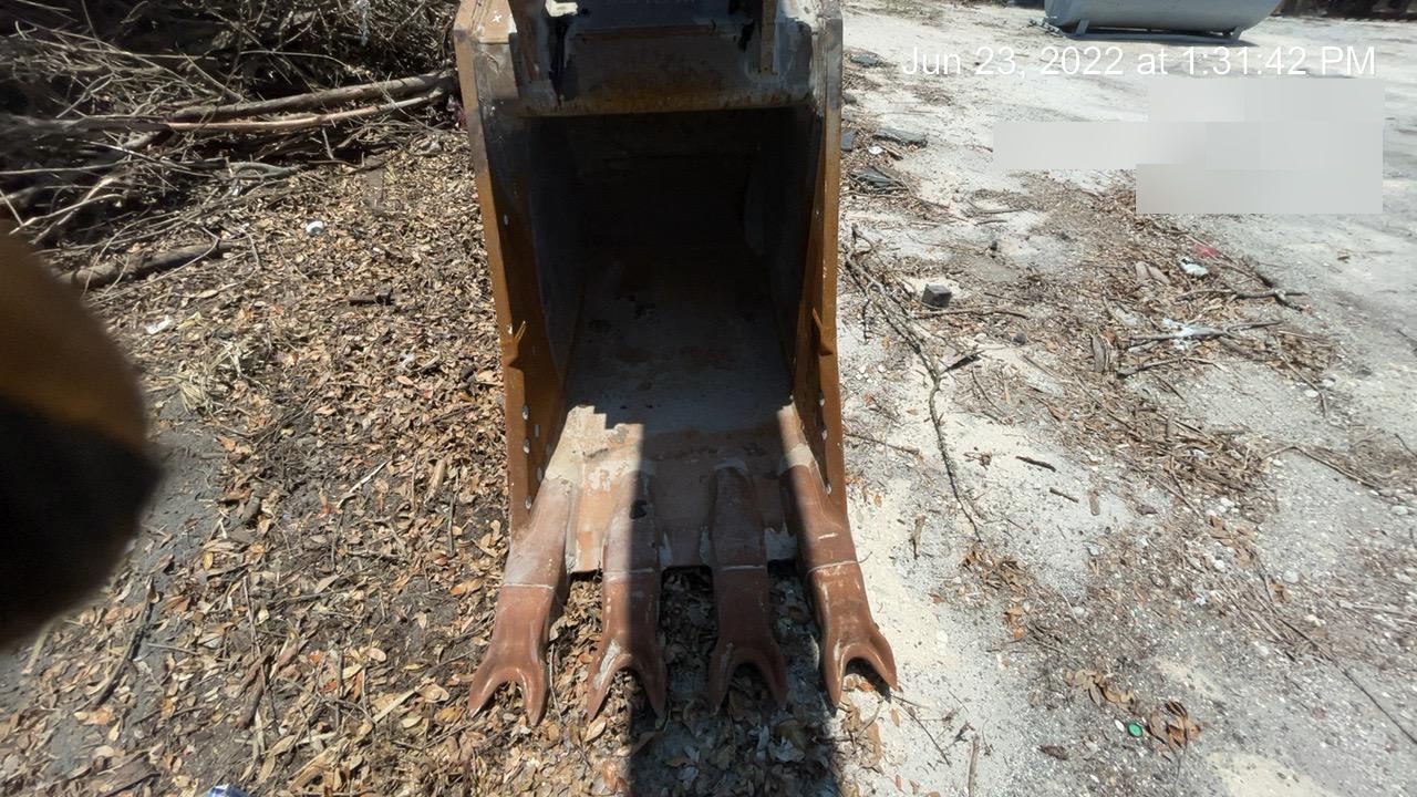2015 CASE 42" Bucket - Case