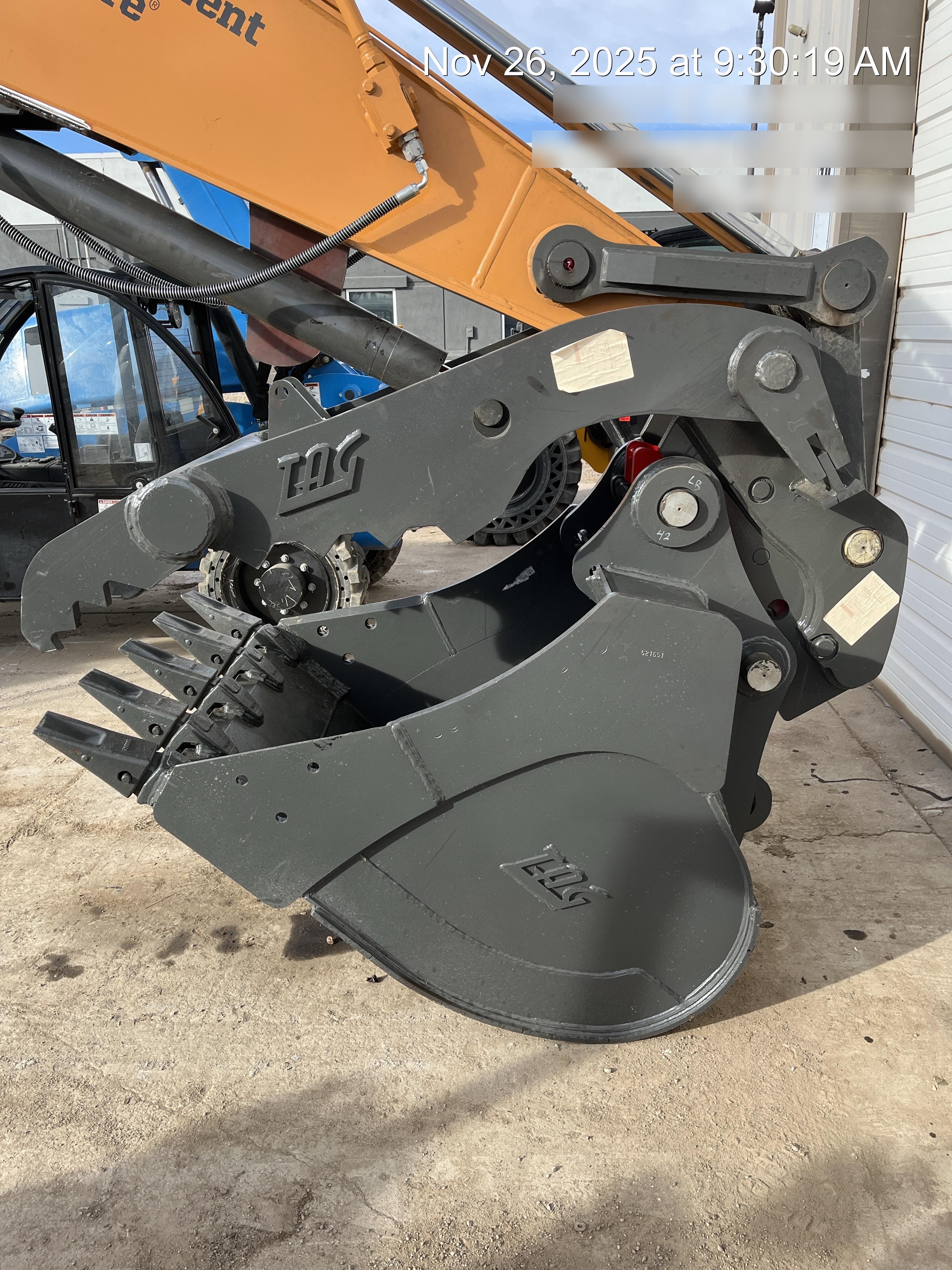 2025 CASE Bucket 42" HD, Excavator 56,000 - 65,000 Case