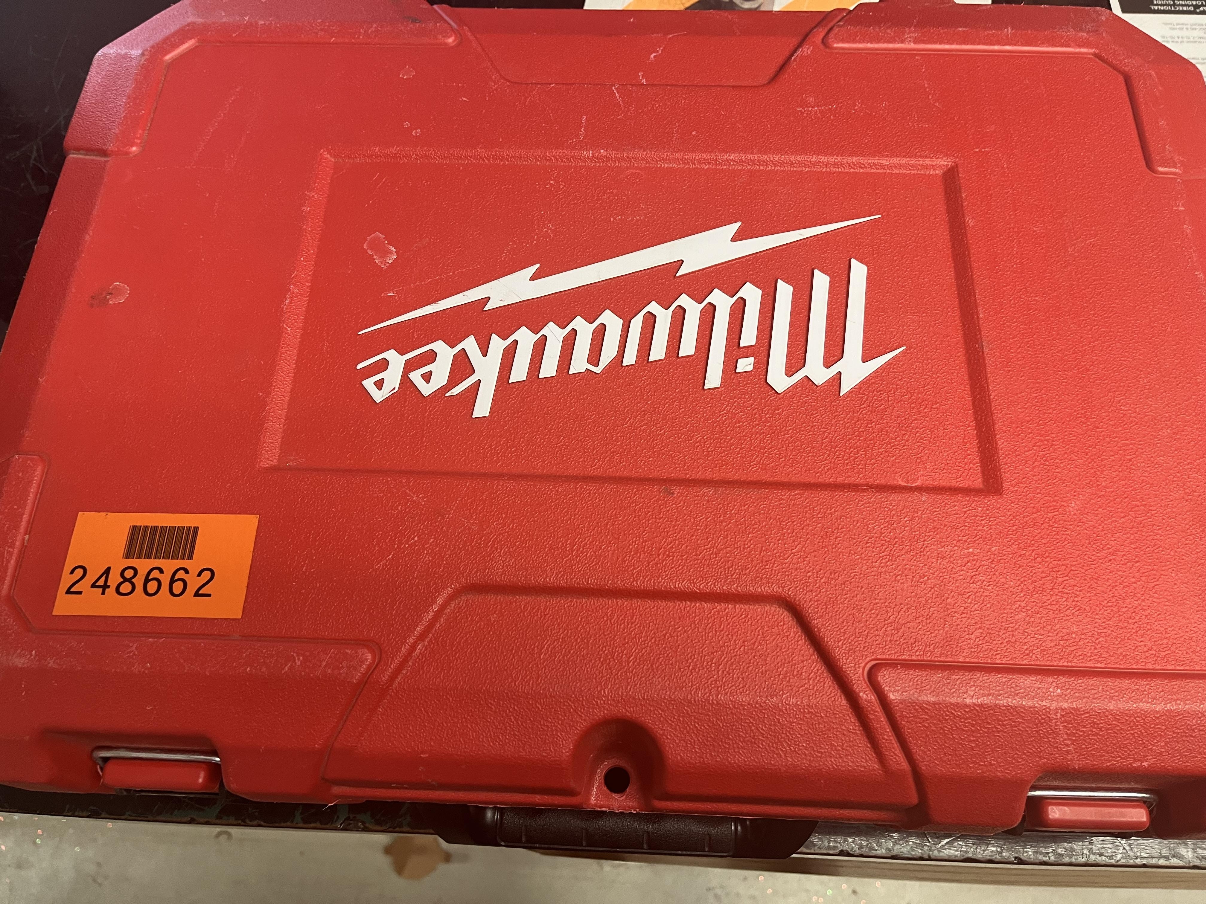 2022 MILWAUKEE 2877-22
