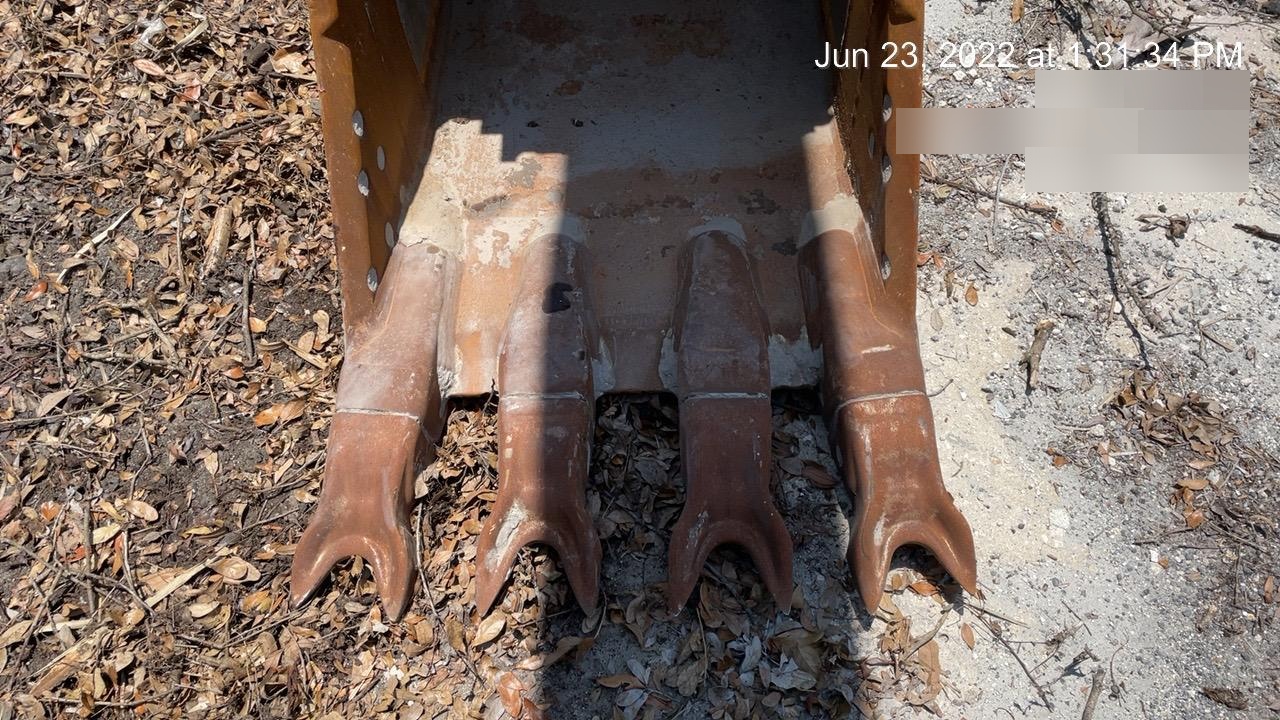 2015 CASE 42" Bucket - Case