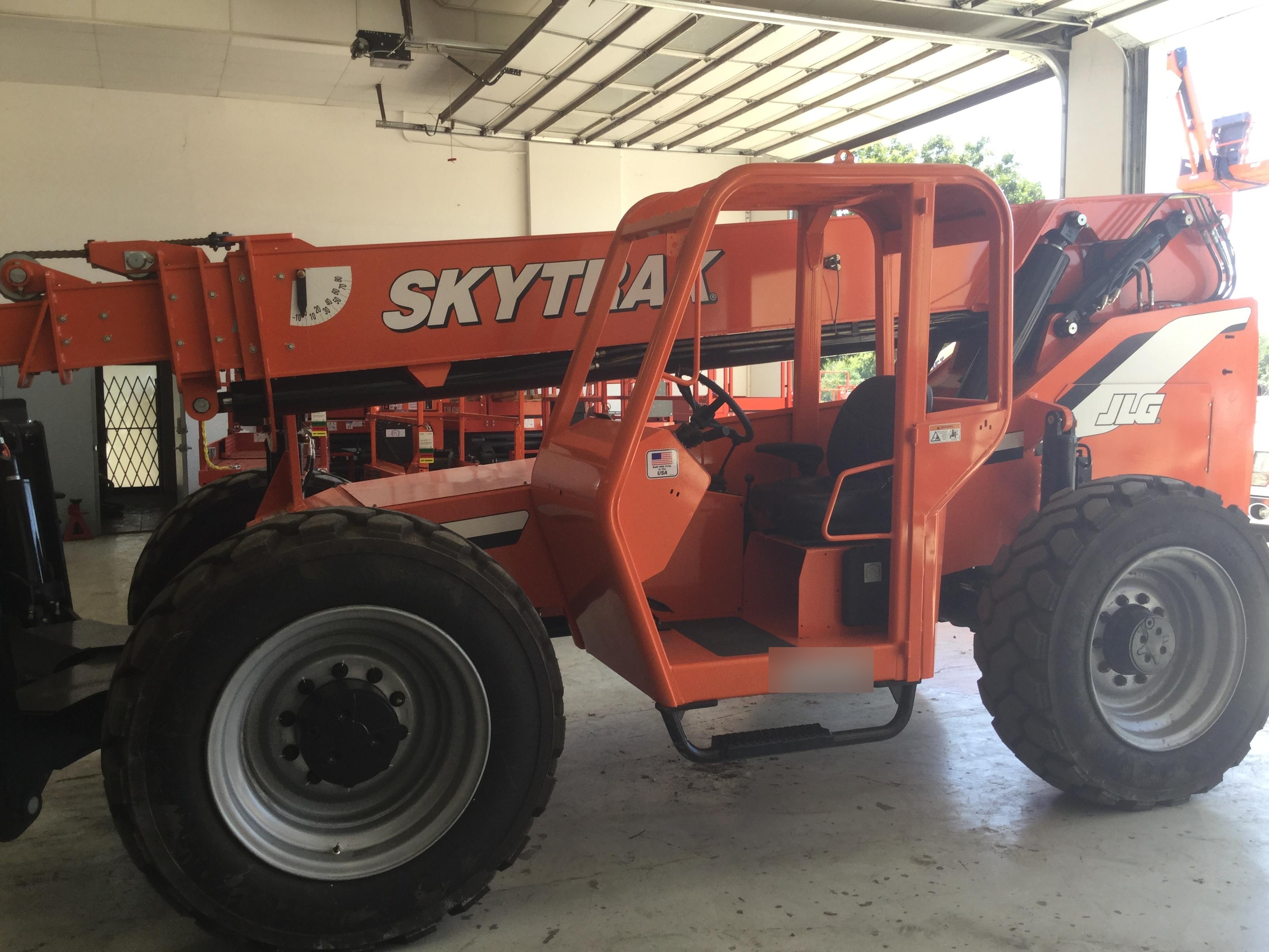 2017 SKYTRAK 10054