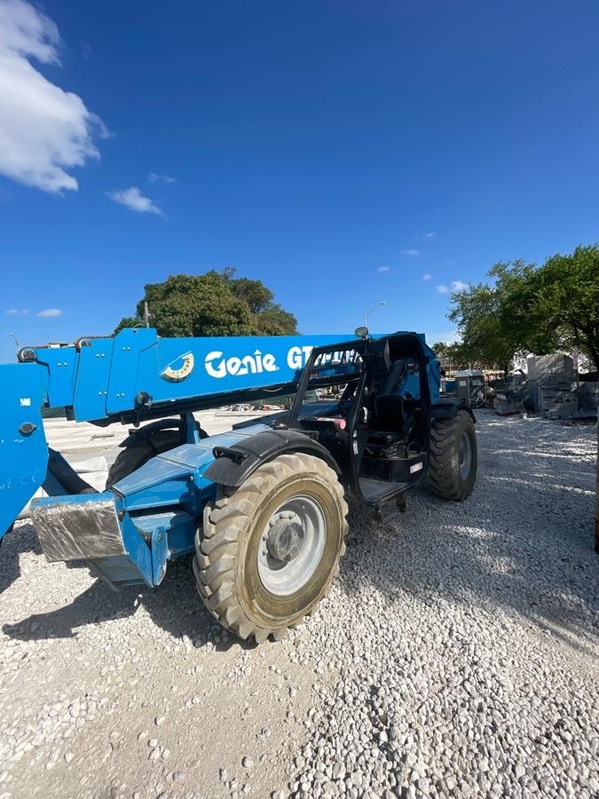 2017 GENIE GTH-1056