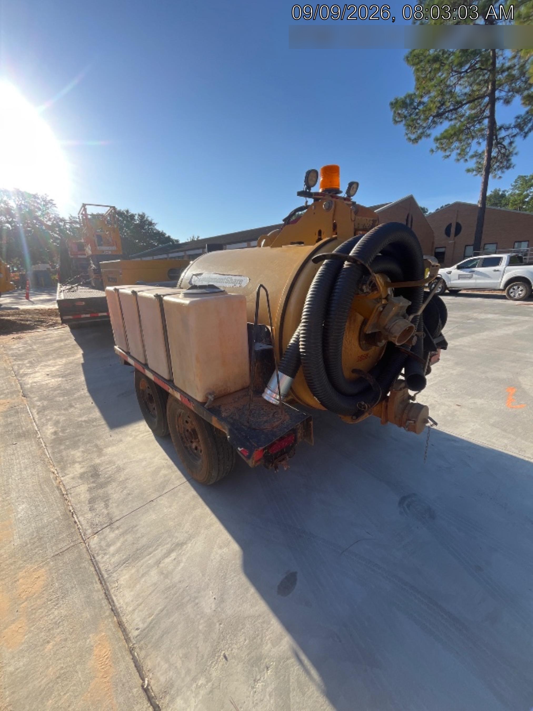 2023 VAC-TRON LP573XDT
