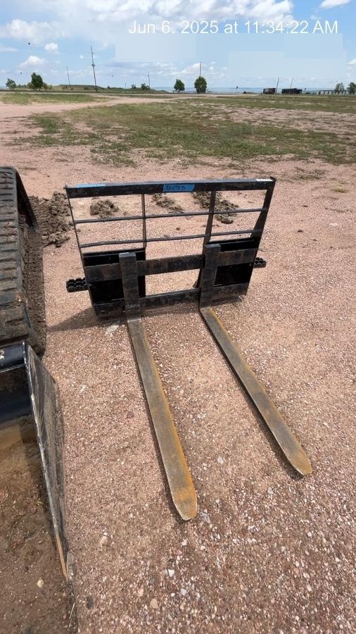 2021 ARROW MATERIAL HANDLING 60" Pallet Forks